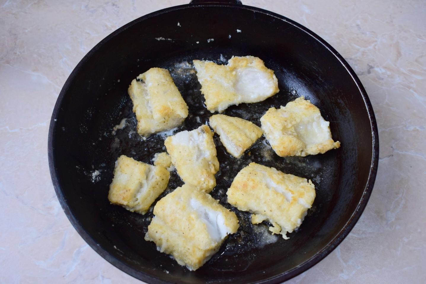 Караси, жаренные на сковороде в сметане — вкусно и почти без костей