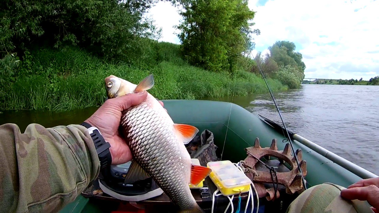 Зимняя рыбалка на реке - поиск мест, подбор наживок и способов