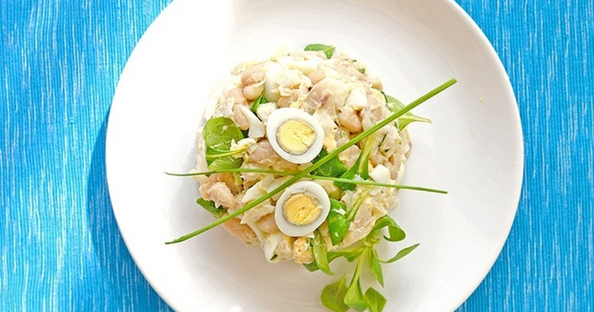Рыбный салат из консервов с картошкой, рецепты (классический, слоеный)