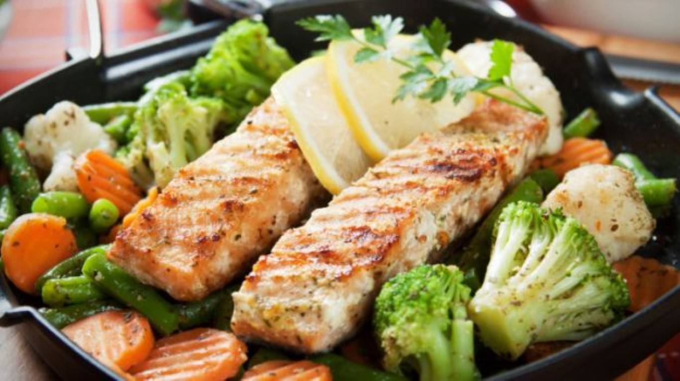 Гарнир к запеченной рыбе - завершающий этап приготовления этого вкусного блюда: рецепт с фото