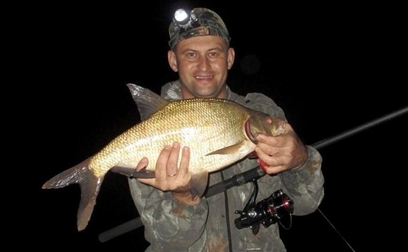Самодельная зимняя прикормка и ночная ловля "трофейного" леща - самоделки для рыбалки своими руками