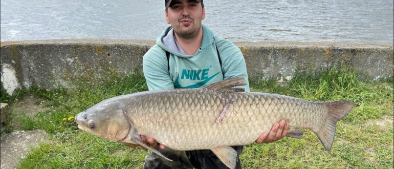 Ловля со льда: о поиске зимней рыбы и её ужении