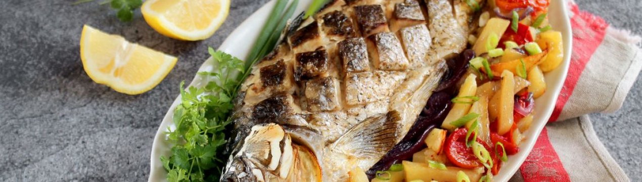 Сазан в духовке: пошаговые рецепты с фото, как вкусно приготовить рыбу целиком в духовке, как запечь кусочками в маринаде