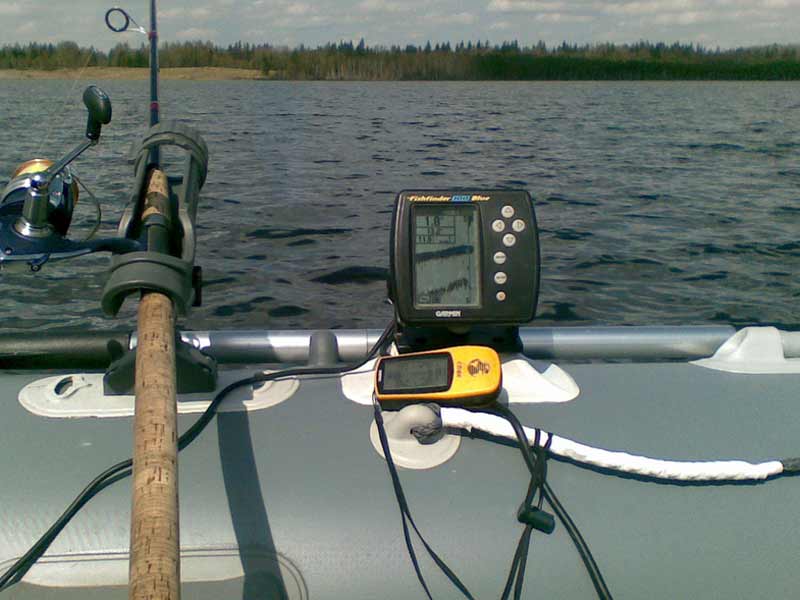Как выбрать эхолот для ловли с лодки - обзор основных параметров