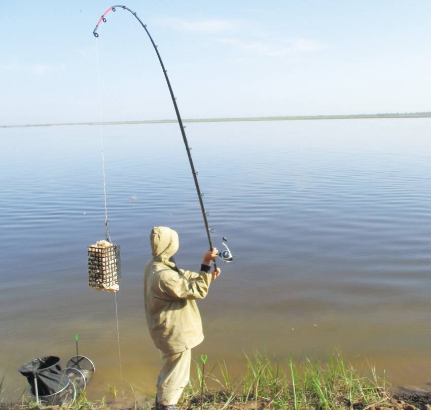 Рыбалка фидером на реке и советы для новичков как ловить на течении