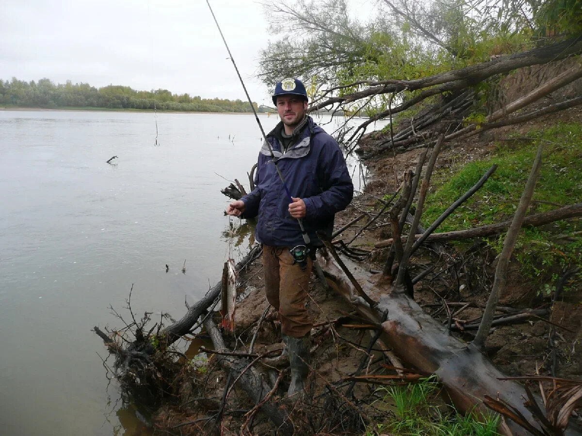Поиск щуки на реке | ловля спиннингом перед препятствием